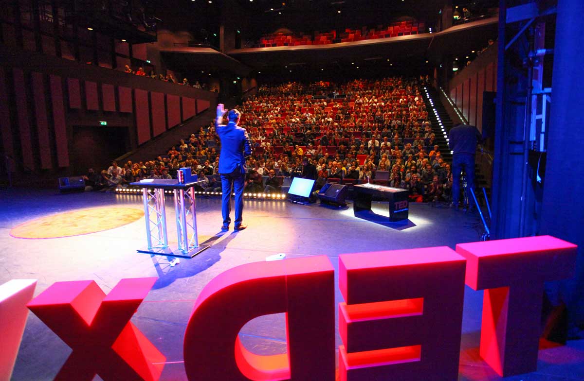 TedX Venlo Brandon Smeets comedy magic