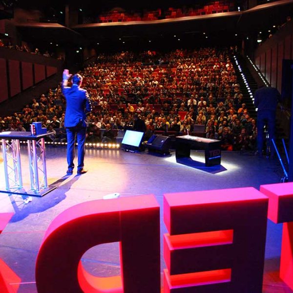 Corporate Entertainment by brandon smeets at the tedx event in venlo ted talk