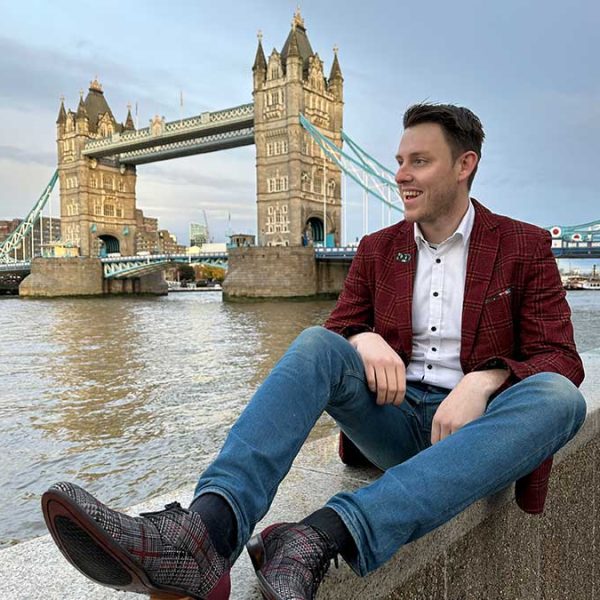 magician brandon smeets in london wearing lureaux shoes as infleuncer and content creator Marketing Magic