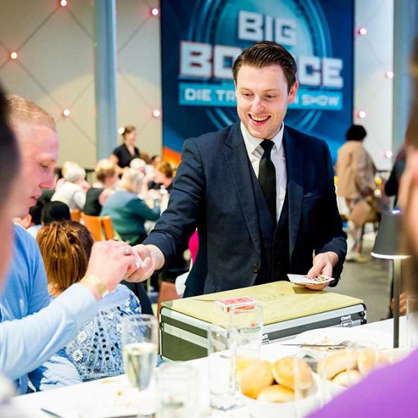 brandon entertaining the crowd one table at a time