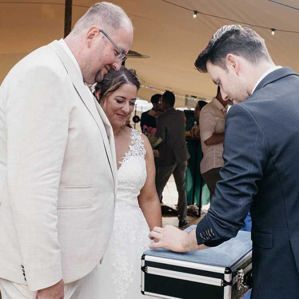 Weddings with magic entertainment by brandon smeets