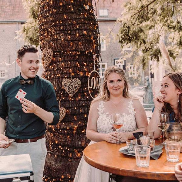 Weddings with magic entertainment by brandon smeets