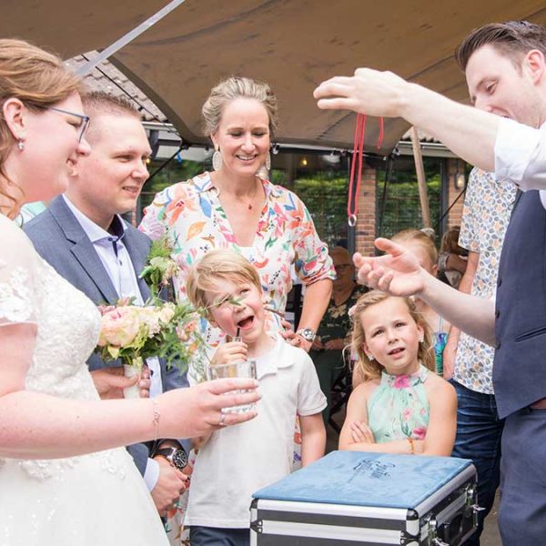 Weddings with magic entertainment by brandon smeets